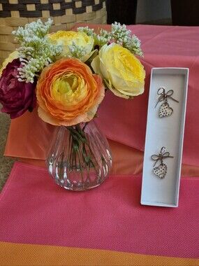 Betsey Johnson Stone Lucite Heart Earrings. GENTLY USED CONDITION
